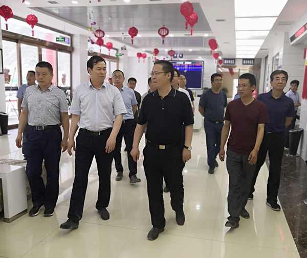 隴南市委常委、組織部部長(zhǎng)楊郃調(diào)研指導(dǎo)市龍江城鄉(xiāng)發(fā)展集團(tuán)公司黨建工作