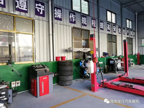 金錘鈑金，銀槍噴漆！龍江汽修值得信賴！