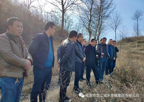 市龍江集團(tuán)在文縣橋頭鎮(zhèn)安子坡村開展“解難題、辦實(shí)事、送溫暖”活動